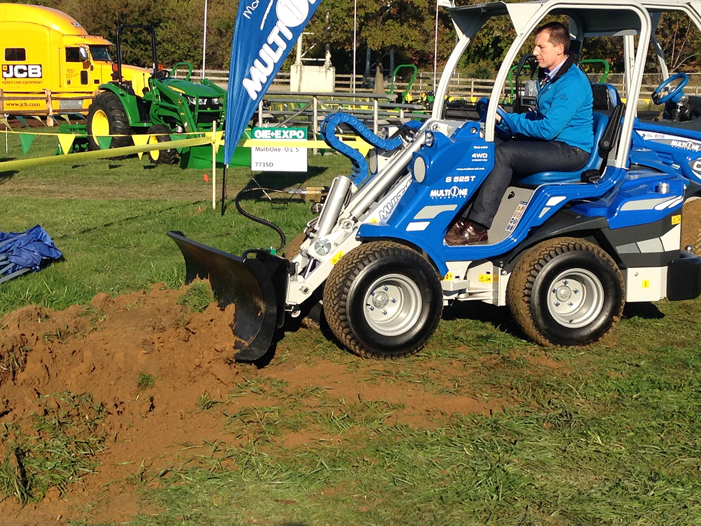 Multione-dozer-blade for mini loaders