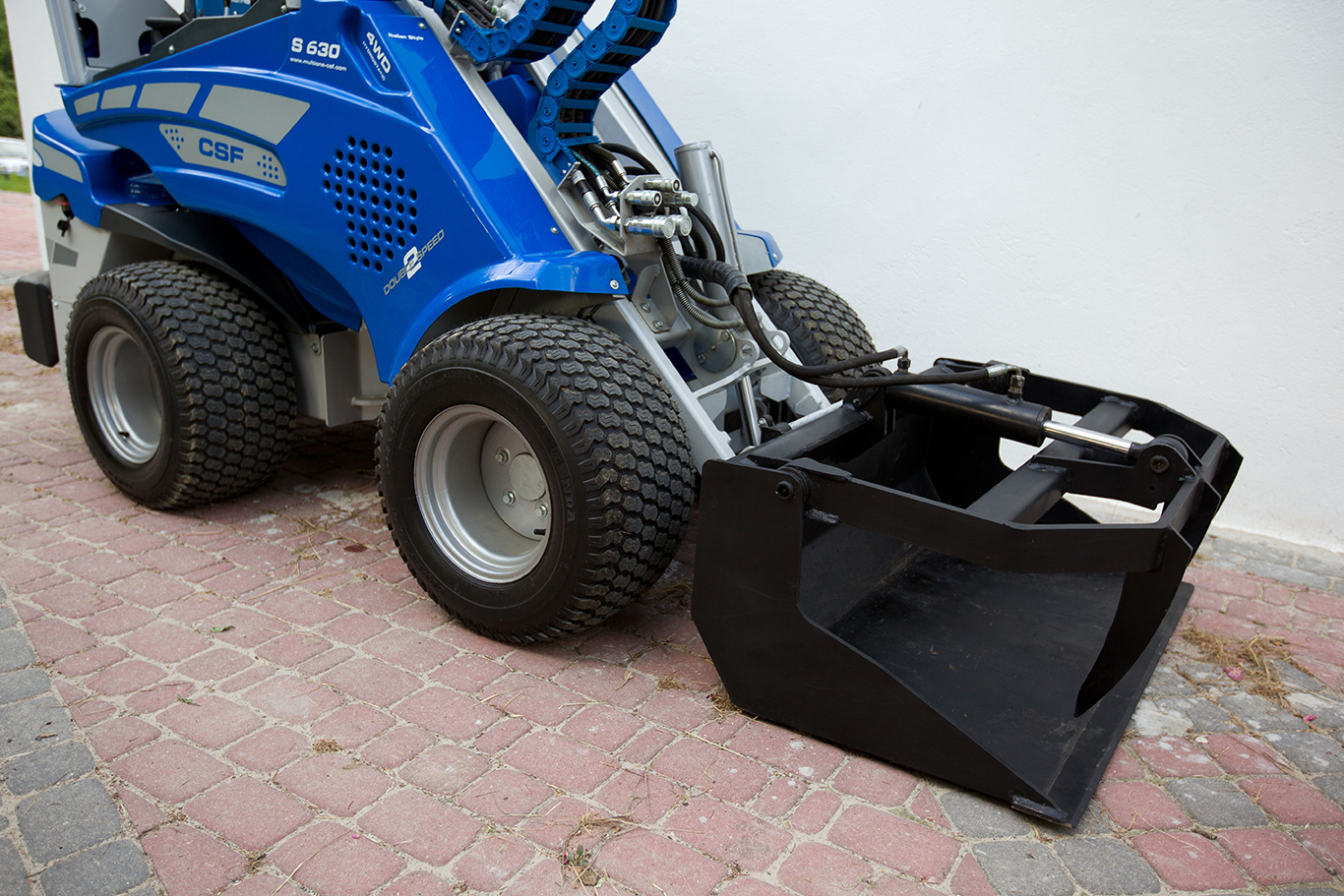 Grapple Bucket for mini loaders MultiOne Featured 03