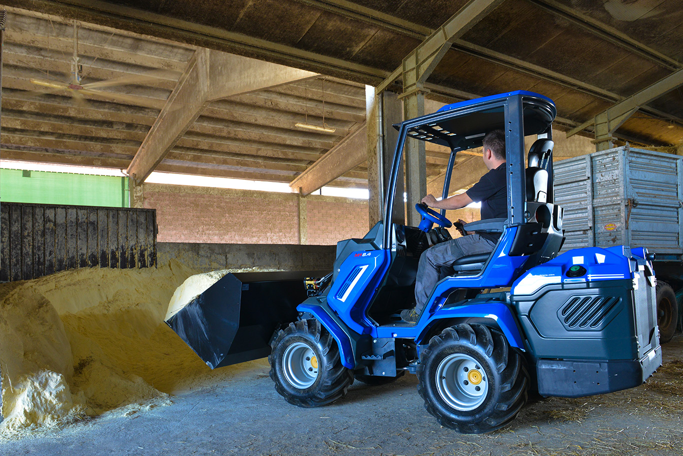 High volume bucket for mini loaders MultiOne 03