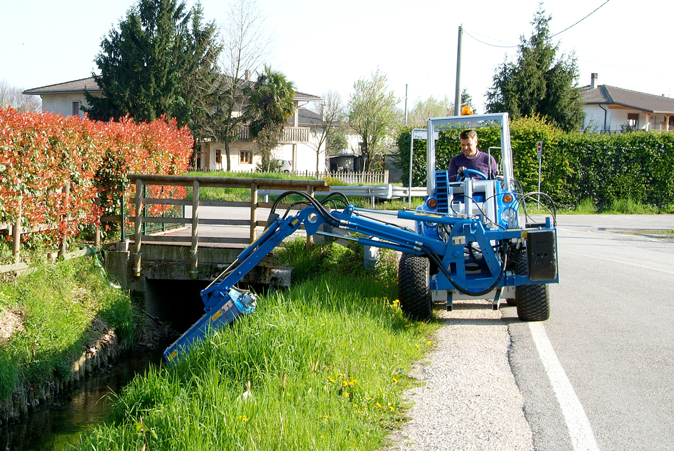 side-flail-mower for mini loader