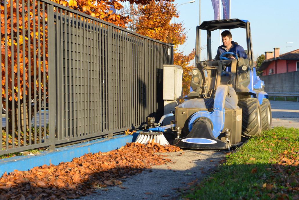 Multione_vacuum_sweeper_attachment