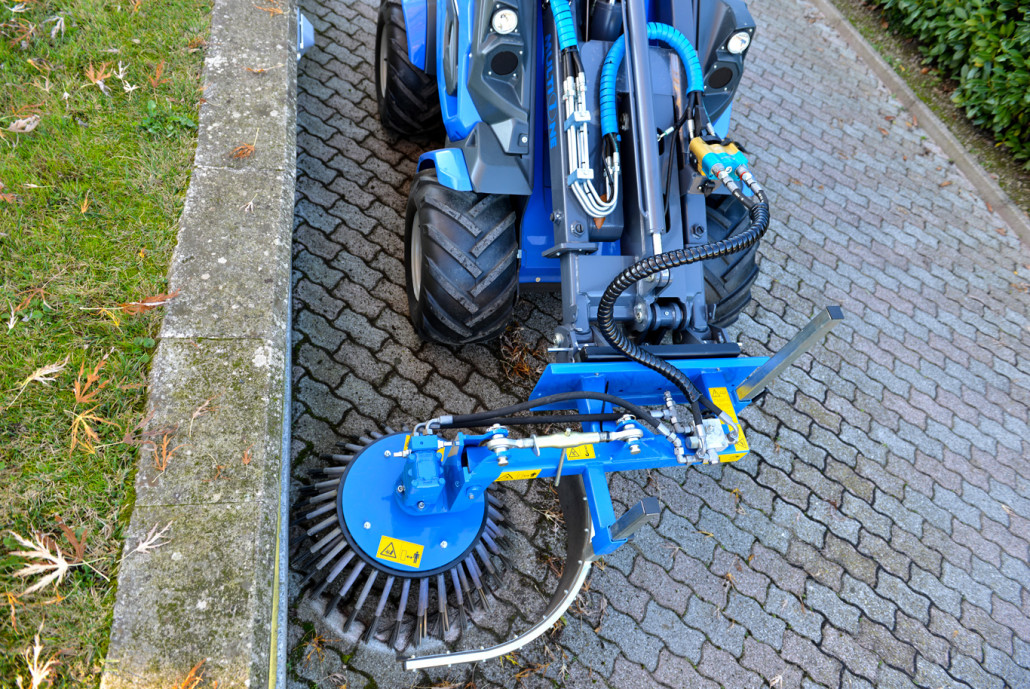 mini excavator weed brush