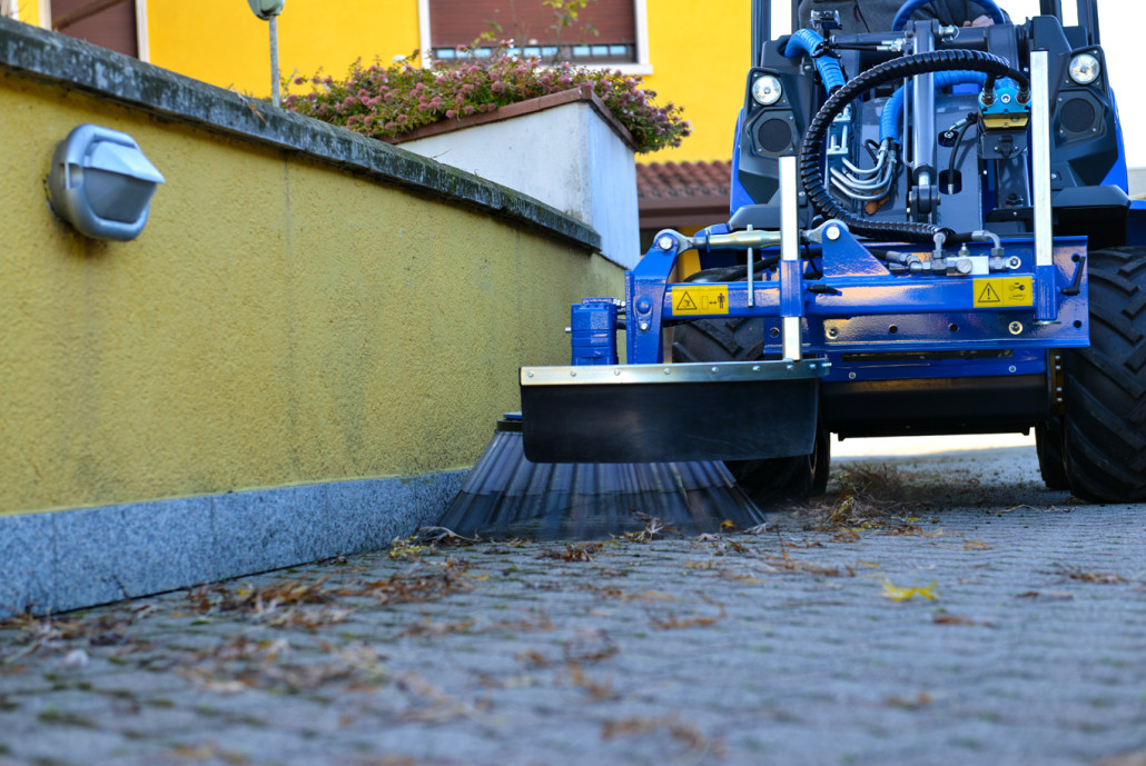 mini excavator weed brush
