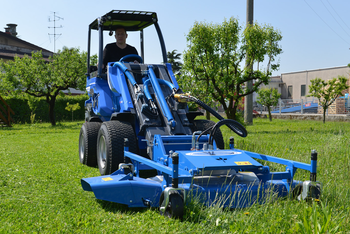 MultiOne-mini-loader-SD-series-lawn_mower_02